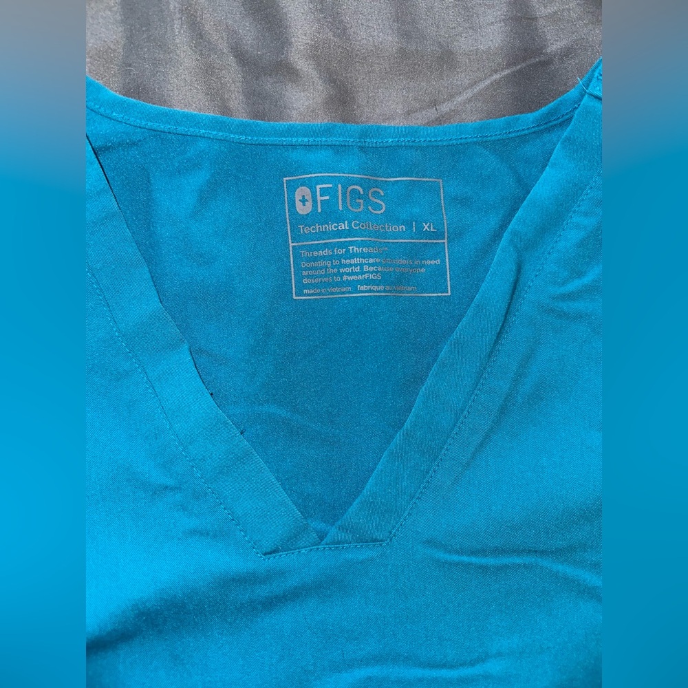 Figs Pacific Blue Casma Three-Pocket Scrub Top